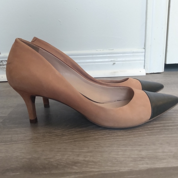 Suede Tan Heel with Toe Detailing - Picture 2 of 3